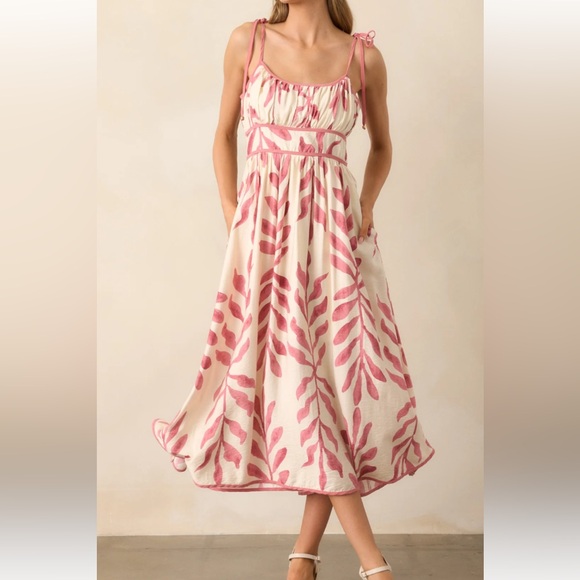 entro Dresses & Skirts - Entro  Tropical‎  Inspired  Print Dress
